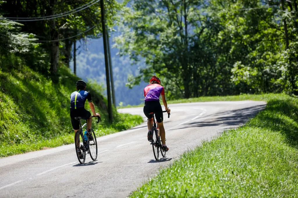 Cycliste au col des Marrous