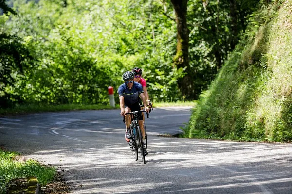 Cyclists at the Col de Port