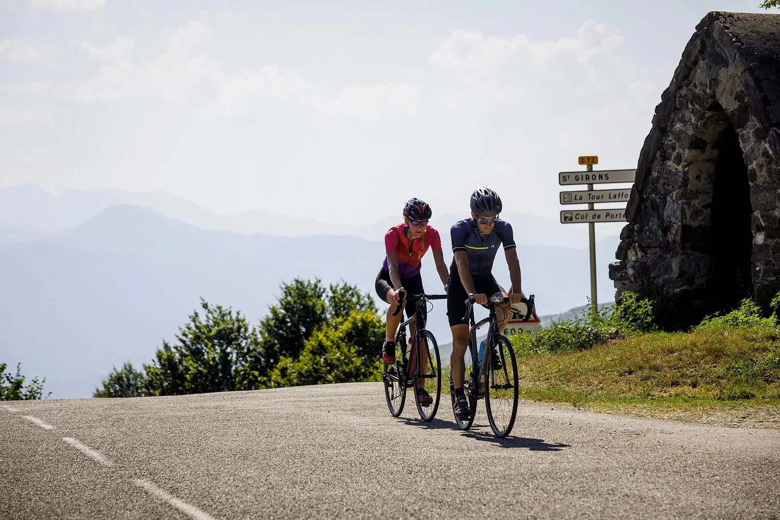 Cycliste au Col de Péguère en Ariège