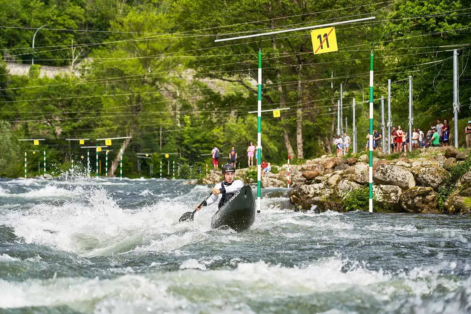 Compétition canoe-kayak au stade d'eaux vives de Foix