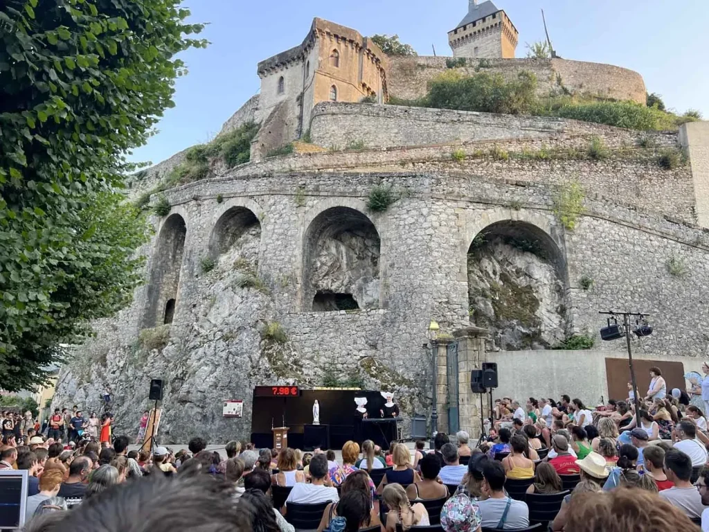 Spectacle sous le château de Foix