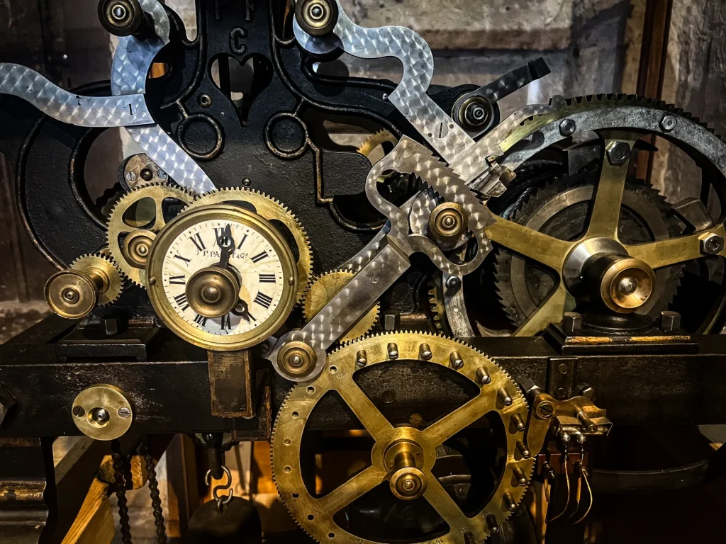 Mecanismo del reloj de la iglesia abacial de Saint-Volusien en Foix