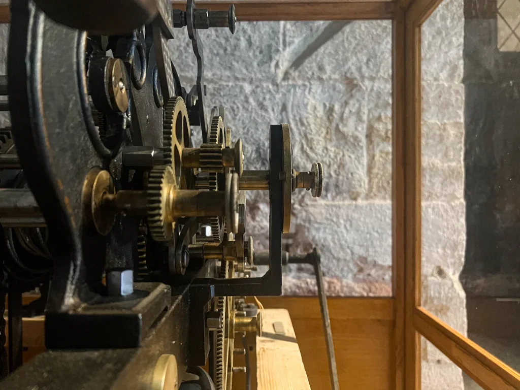 Mecanismo del reloj de la iglesia abacial de Saint-Volusien en Foix