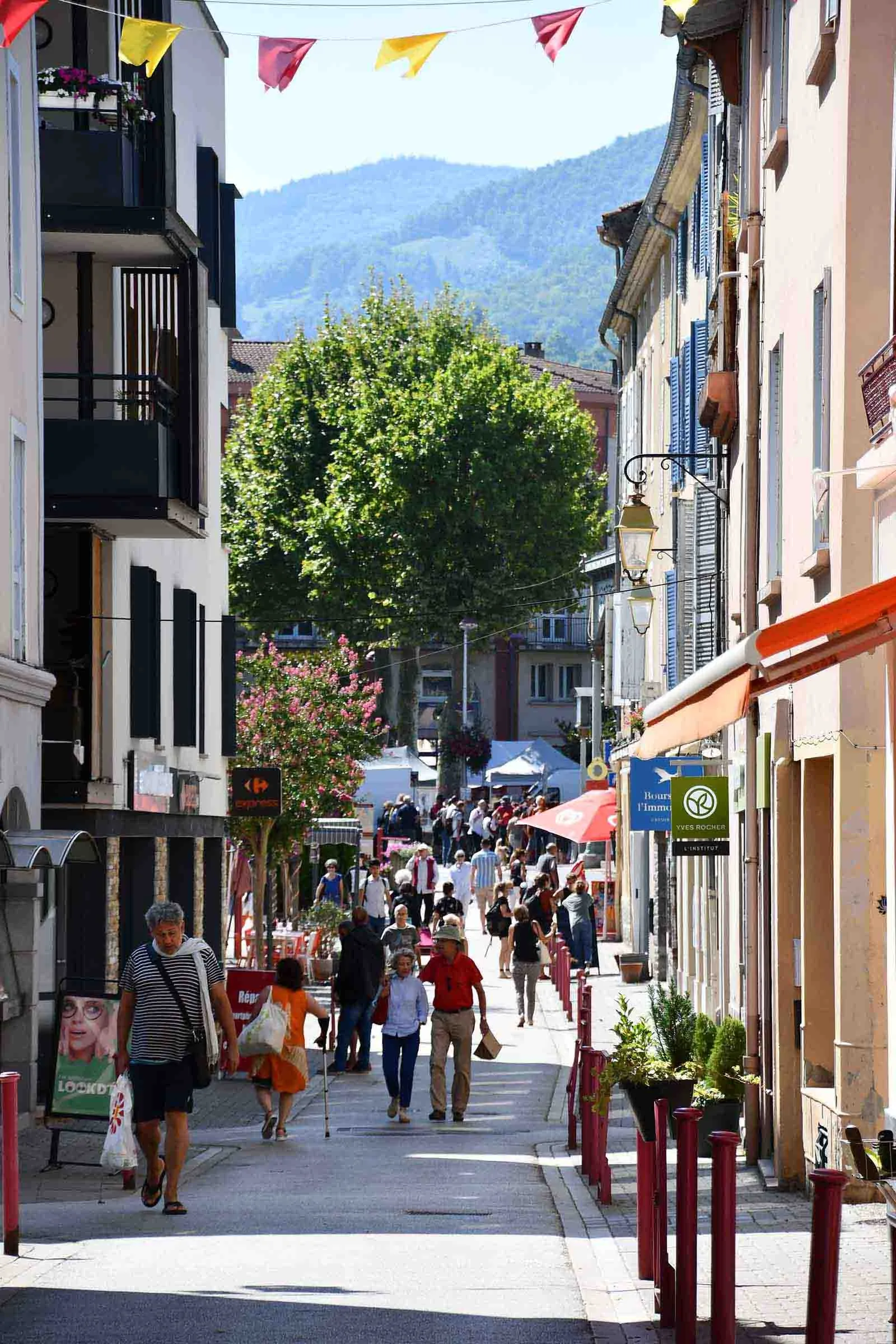 Magasins de la rue Bayle à Foix