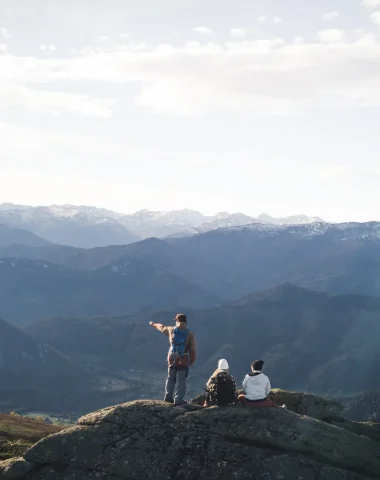 Hikers on the heights of Prat d'Albis with a view of the Pyrenees