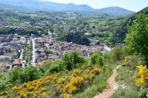 Pech-Terrassen mit Blick auf die Burg Foix