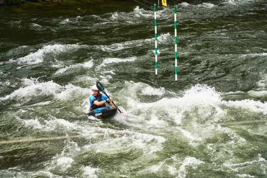 Canoa-kayak en el estadio de aguas bravas de Foix