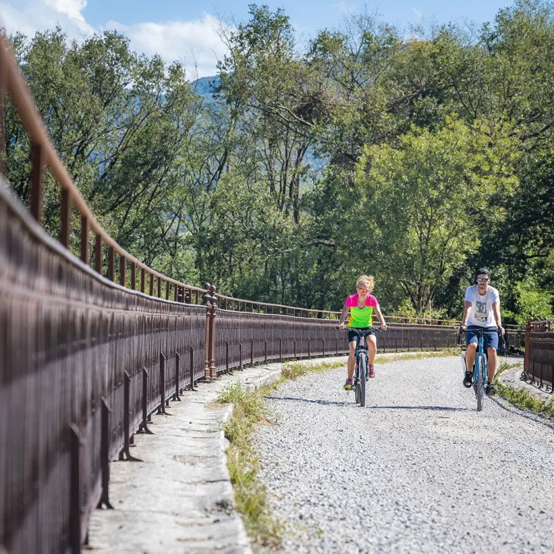 Bicicletas en la vía verde de Foix a Saint-Girons