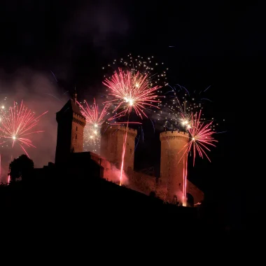 Los fuegos artificiales en el castillo de Foix