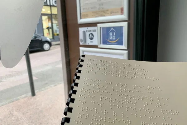 Braille document for visually impaired people