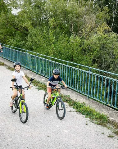 Vélos sur la voie verte en Ariège