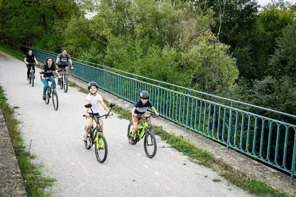 Bicicletes per la via verda de l'Arieja