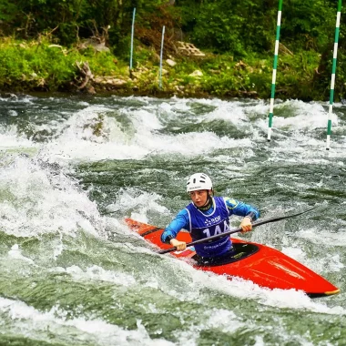 Descenso en canoa-kayak en Foix en el estadio de Eaux-Vives